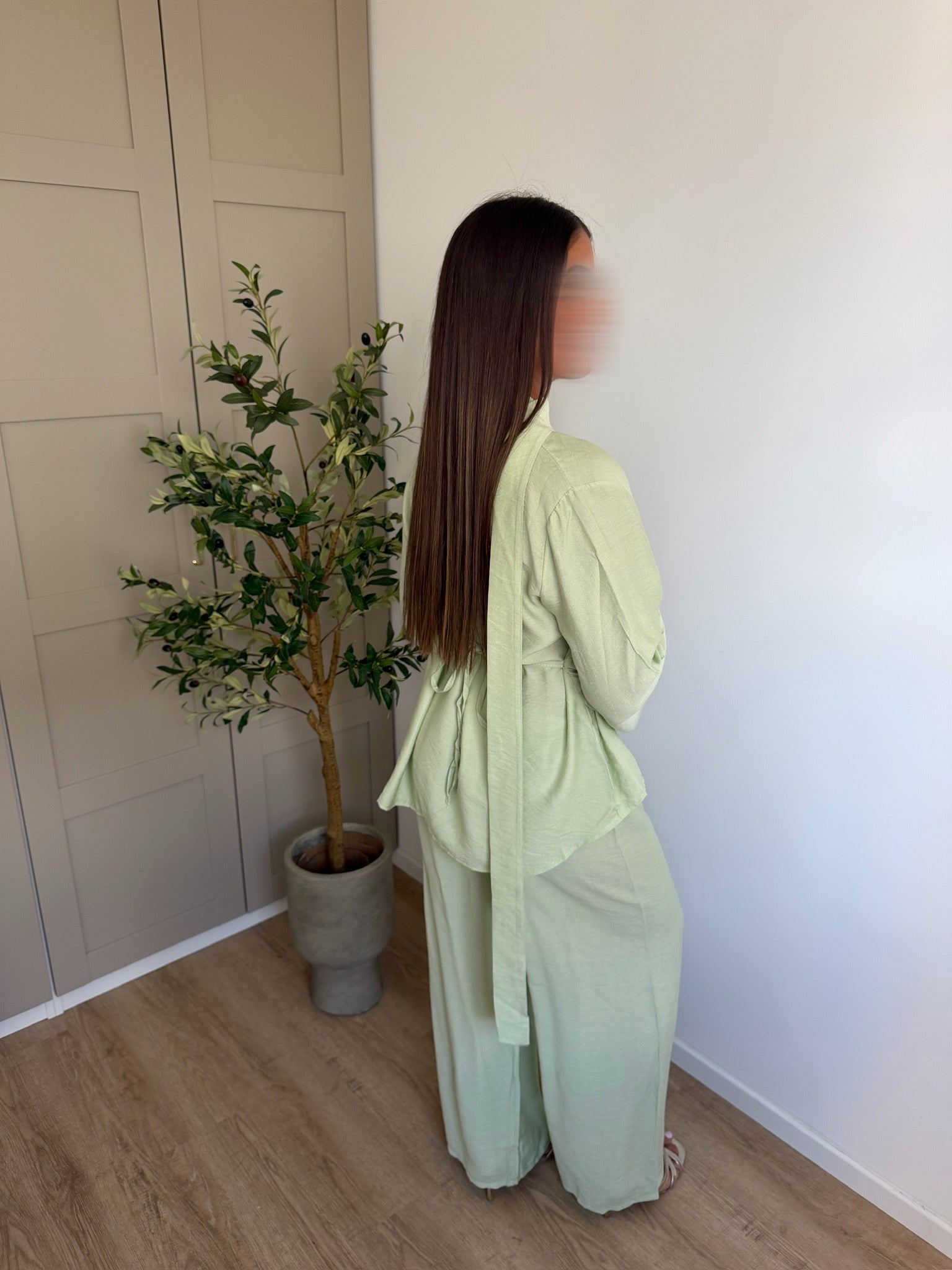 Ensemble croisé vert pastel