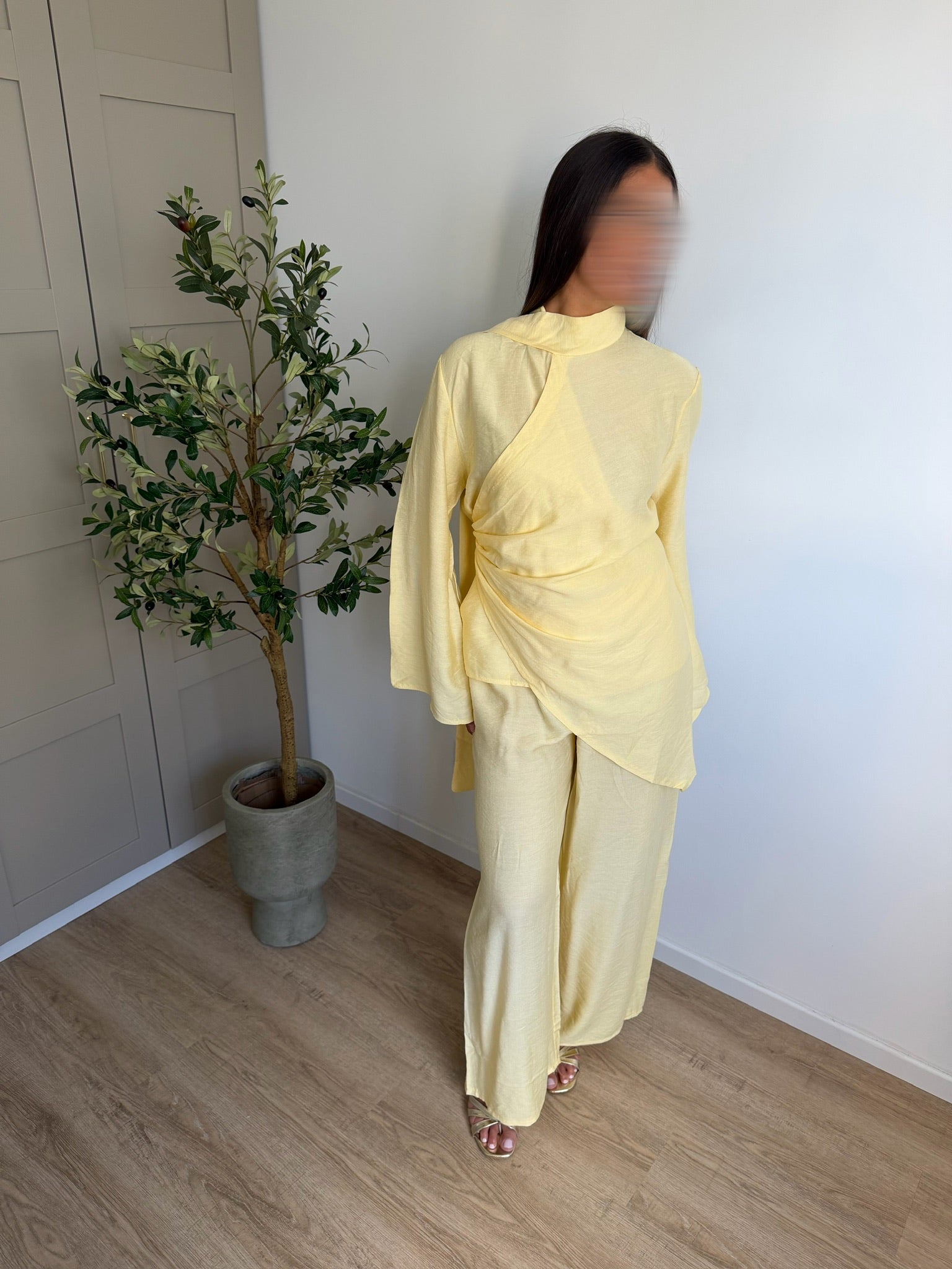 Ensemble croisé jaune pastel