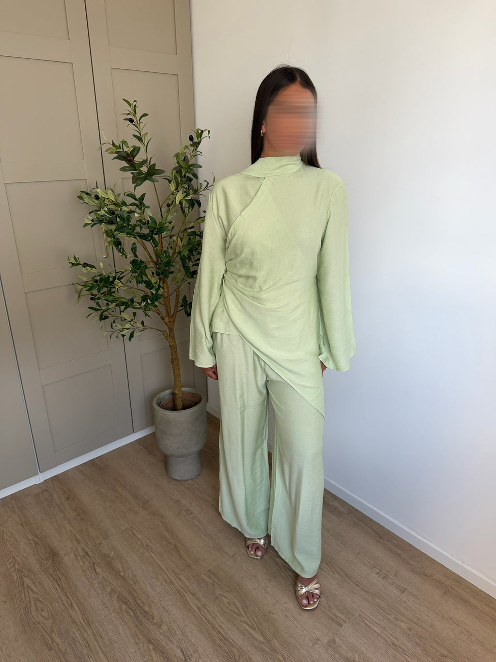 Ensemble croisé vert pastel